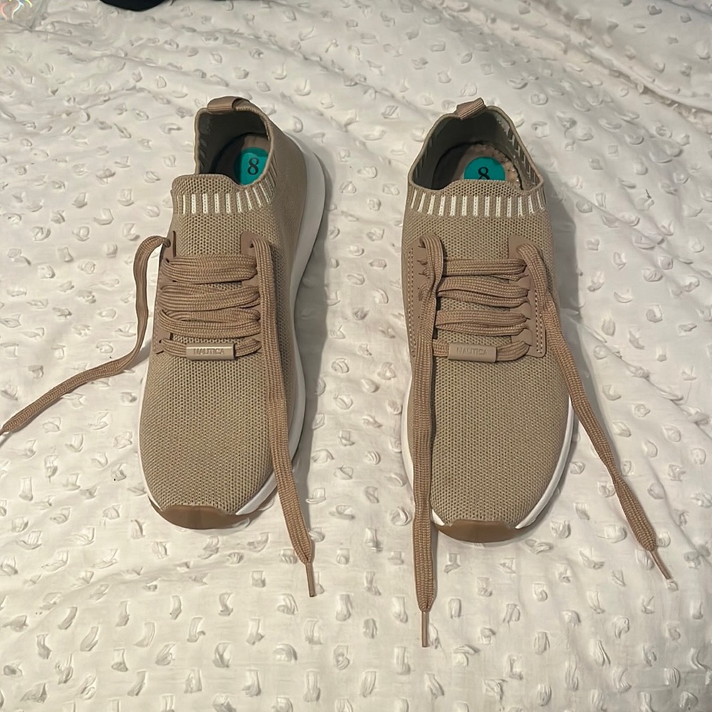 Great condition nautica tennis shoes!